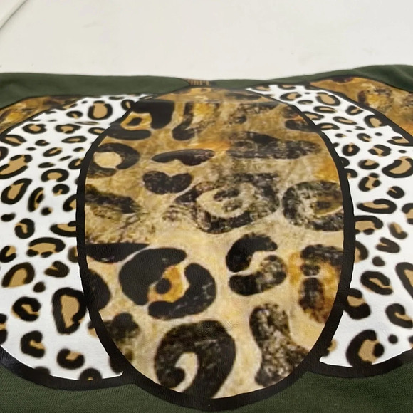 Leopard Print Pumpkin T Shirt Army Green Size Medium Unisex - Picture 8 of 9